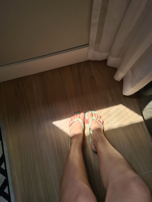 Natural toes in the sun... 🥰 https://t.co/qJjl0SvzSY https://t.co/UEvRHkT6EI<a href="/tag/mvsales"class="tags"><span>#mvsales</span></a>