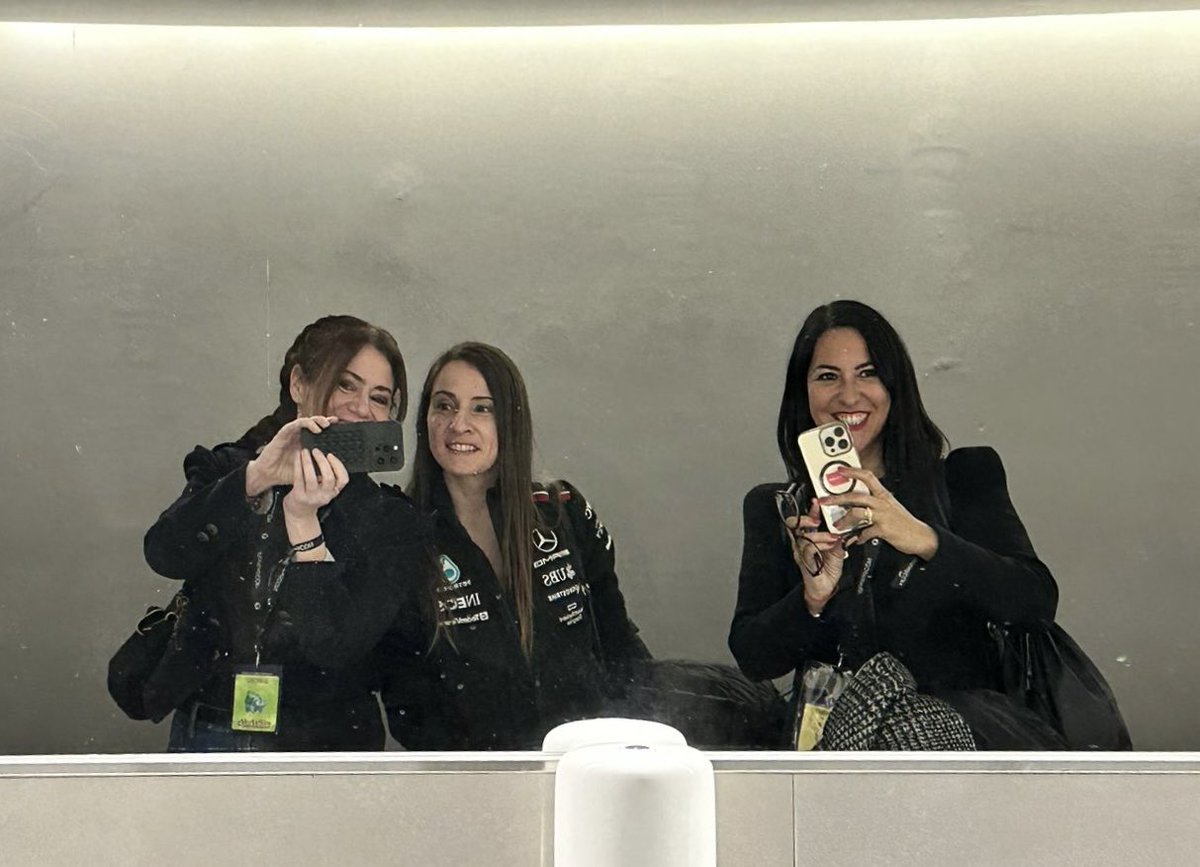 enelago's tweet image. This is also #RootedCON #Girlsgonnahack @Frikineka @selvaorejon