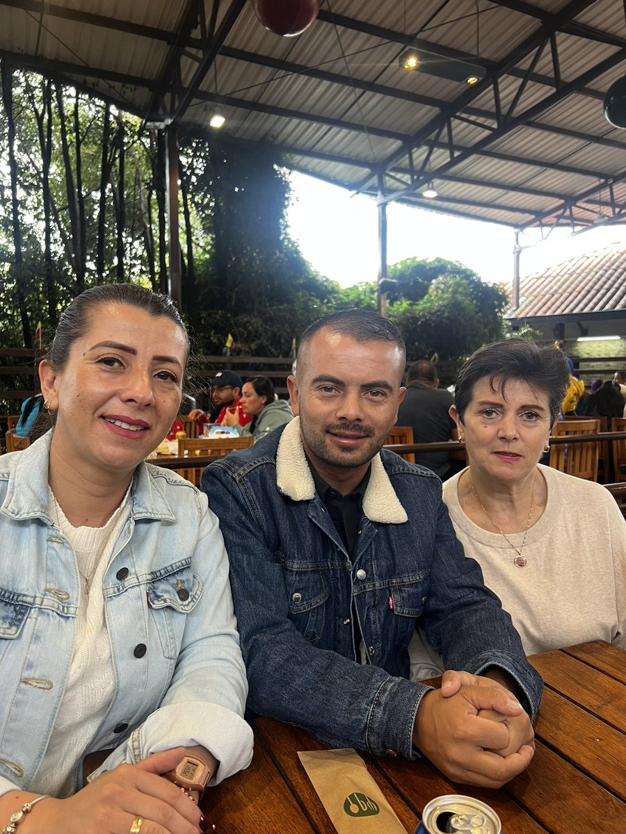 El amor de una madre es el combustible que hace que el ser humano logre lo imposible. Sin ti no sería nada. 

Feliz Día de la Mujer, mamá.