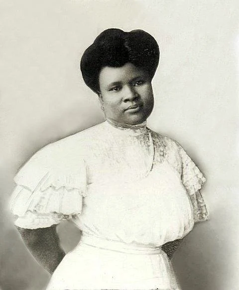 Soluciona's tweet photo. Madam C.J. Walker
Fundadora de Madame C.J. Walker Manufacturing Company
Una marca de belleza especializada en productos para el cabello de las afroamericanas. Logró fundar un imperio cosmético y convertirse en la mujer afroamericana más rica de la época. https://t.co/VOMuElxQfu