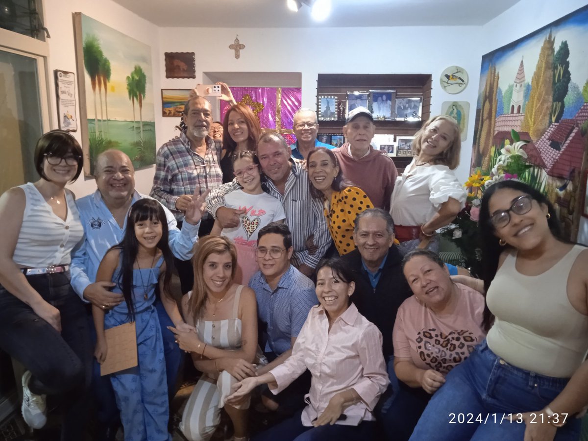 arclave's tweet image. Feliz día internacional de la mujer.Bendigo y honro en  especial a la guerrera y luchadora mujer venezolana, a todas mis amistades y a nuestras queridas amigas e integrantes de nuestro maravilloso grupo de teatro, Ciudadanos de Excelencia