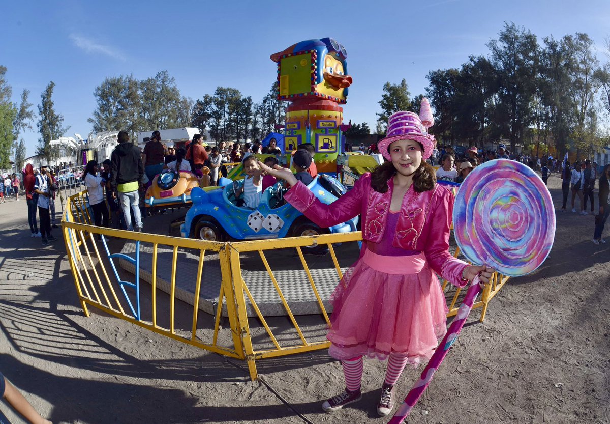 🎡Ahora fue el turno de la comunidad de Tomelópez, de disfrutar un poco de lo que tendremos en nuestra máxima fiesta: la @feriadlasfresas 2024. 📆15 al 31 de Marzo 📌#InforumIrapuato ¿Ya están listos para vivirla a lo grande? 🎢