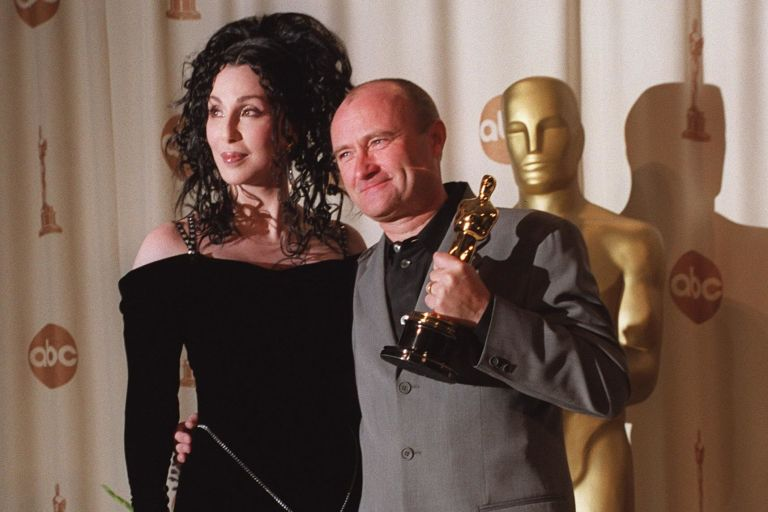 Today is the #Oscars ceremony! Pictured is Phil with @Cher, who presented him his “Best Original Song” award for “You’ll Be In My Heart” on the night in 2000 🏆 Listen to “You’ll Be In My Heart”: lnkfi.re/PhilCollinsYou…