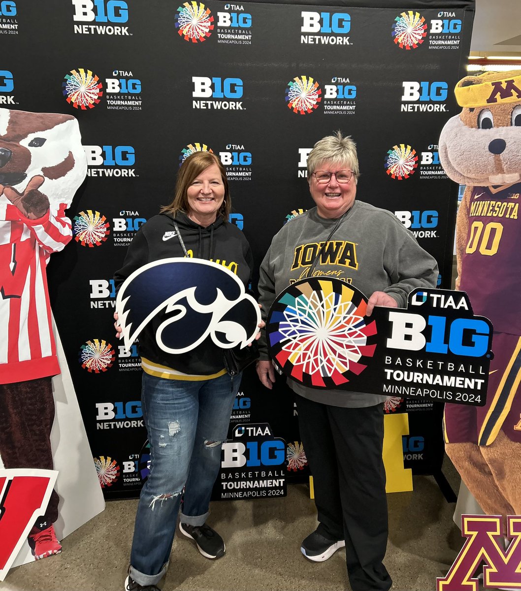 March Madness! Let’s GO HAWKS! 🖤💛#B1GWBBT