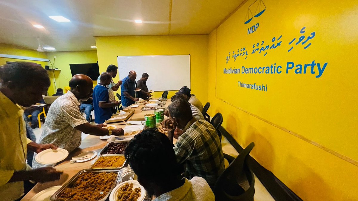 ShareefRangondi's tweet photo. @F_Jameel ge campaign team ge maahefun 
@MDPSecretariat thibee gadhakoh thimarafushee dhaairaa ge gondi nagan fisaari thayyaaru vegen
#voteformdp
Vote for1️⃣☑️ https://t.co/0l5SHZ5QJo