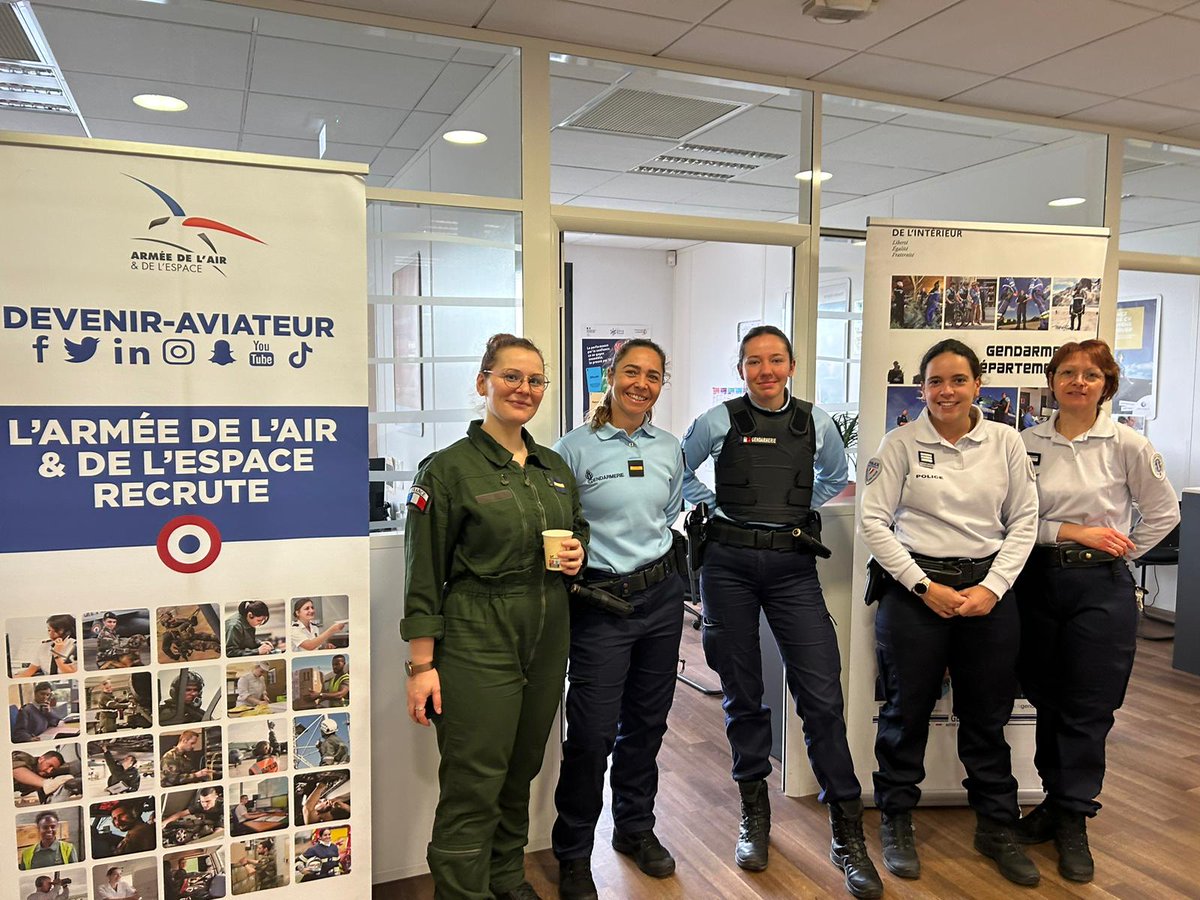 4️⃣0️⃣0️⃣ Femmes engagées sur l'événement L'Emploi Au Féminin à l'agence #FranceTravail de Villefranche-sur-Saône ce matin! Des rencontres fructueuses avec les recruteurs et les partenaires ! Des immersions prévues pour aller plus loin🎈
<a href="/FTravail_ARA/">France Travail Auvergne-Rhône-Alpes</a> <a href="/J_Sanfilippo/">Joseph SANFILIPPO</a> @GallCecile