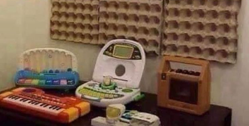 C0mmUnityXRPL's tweet image. 🎵🎶🎹 Working on something new for the commUnity... Setting up the Studio 👀

Get them speakers ready! 

#XRPhasCommUnity #XRPhasTalent #XRPhasArtist