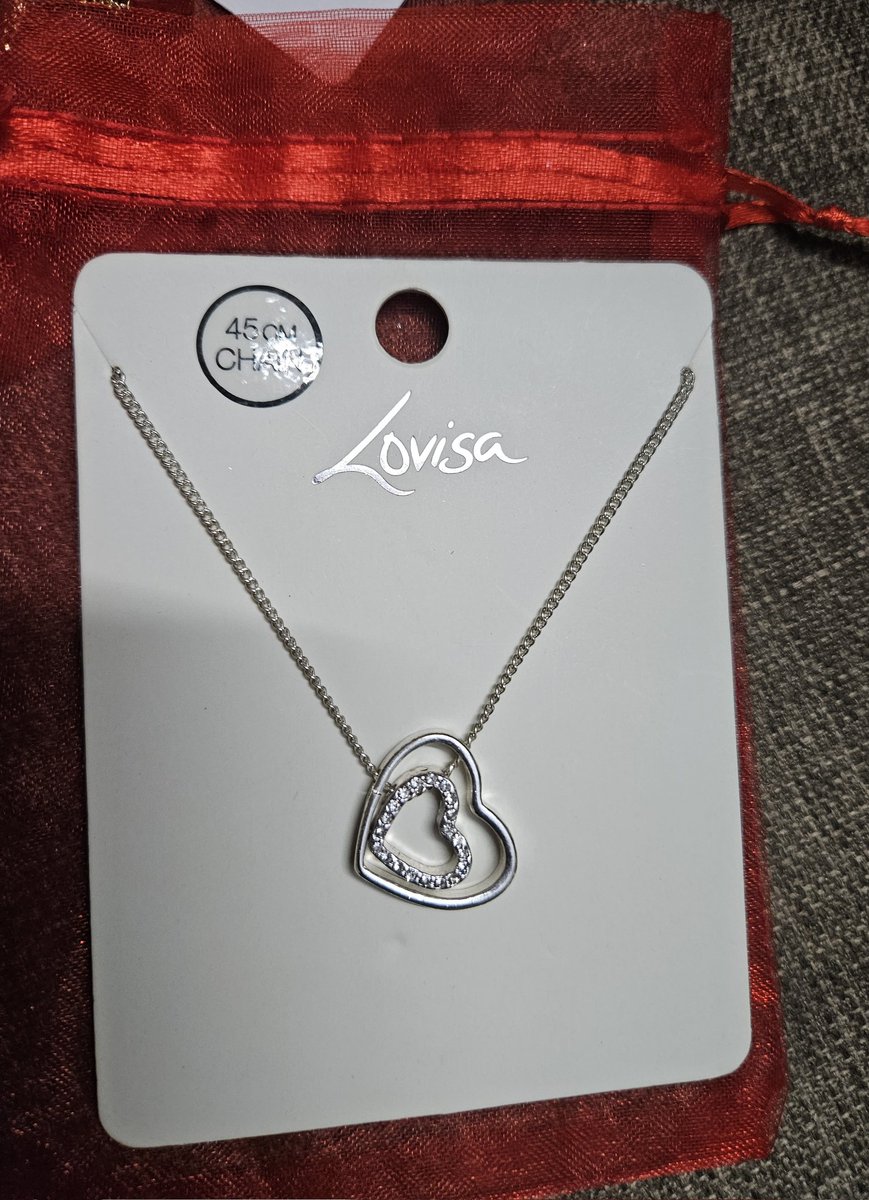 who_JSS's tweet image. Some gifts are reflection of what the other person perceive about us and how much they know us, one such bundle of joy, Perfect gifts 😍

Made my day 💃🥰💕

#gratitude 
#blessedandthankful
#joyofgifting 
#thankyou 💜🥰