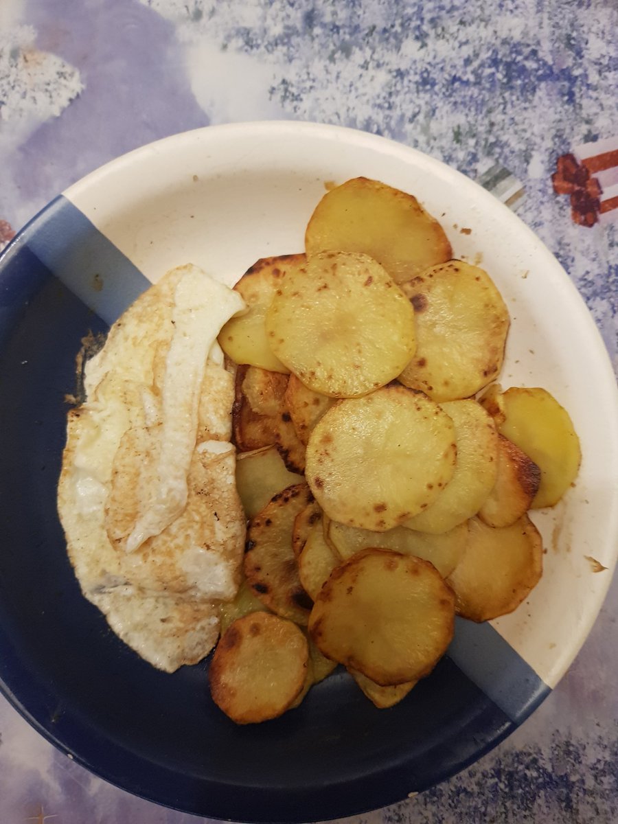 JanXion1's tweet image. Guten Abend 
Euch allen noch ein schönen Abend 
#bratkartoffeln #spiegelei