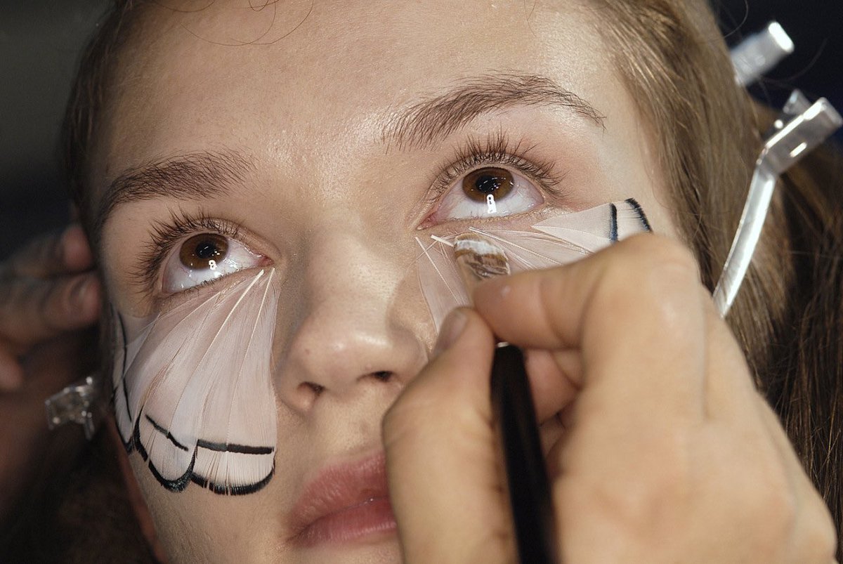 ysldoll's tweet image. makeup @ alexander mcqueen spring 2008