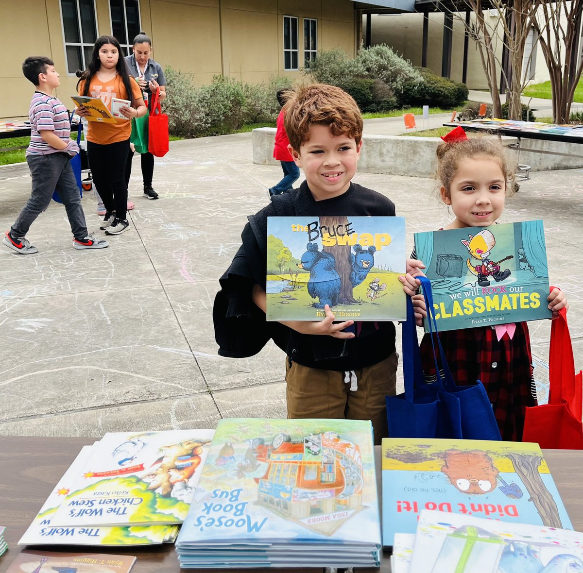 Thank you @FirstBook and @PiBetaPhiHQ for providing 200 books for our community to pick from @NISDMaryHull Academic Night. So many smiling faces as they picked books to add to their home libraries.