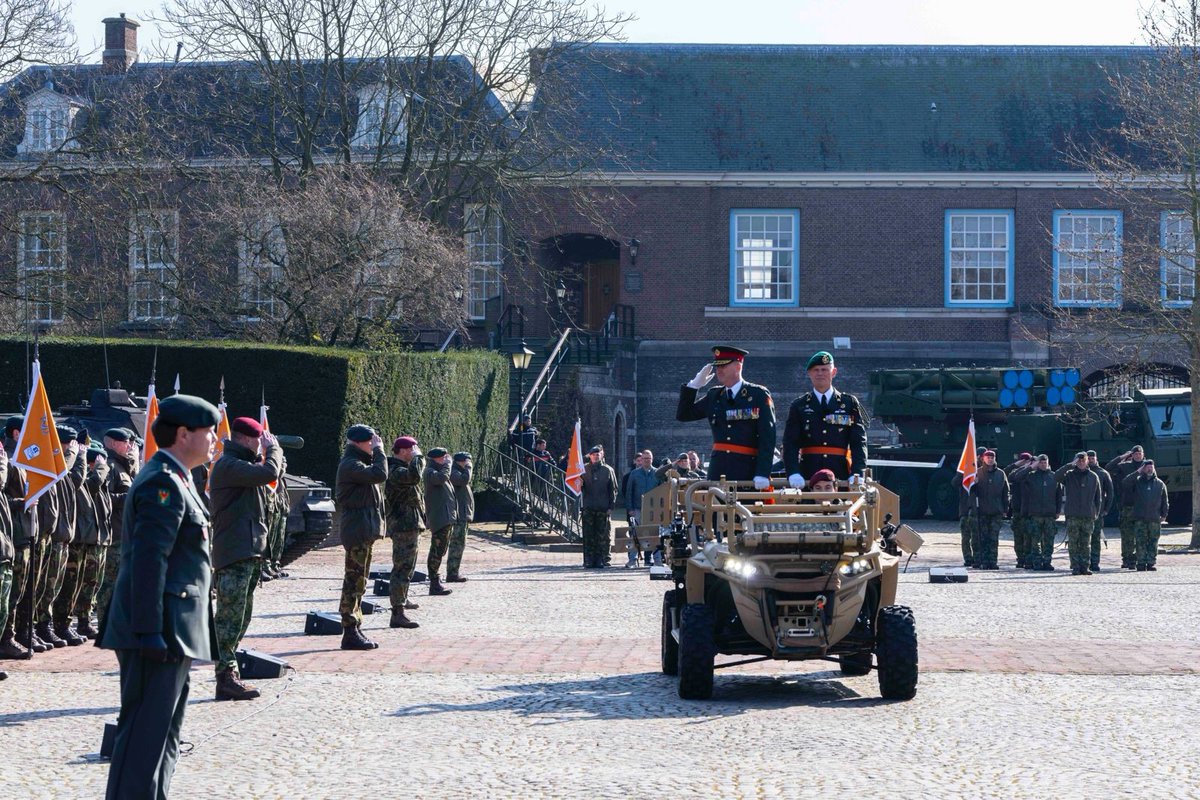 Today the NLD Army said farewell to general Martin Wijnen and welcomed general Jan Swillens. Gratitude for the support of the outgoing commander, and good luck to the incoming commander who visited @1GENLCorps in his introduction tour.