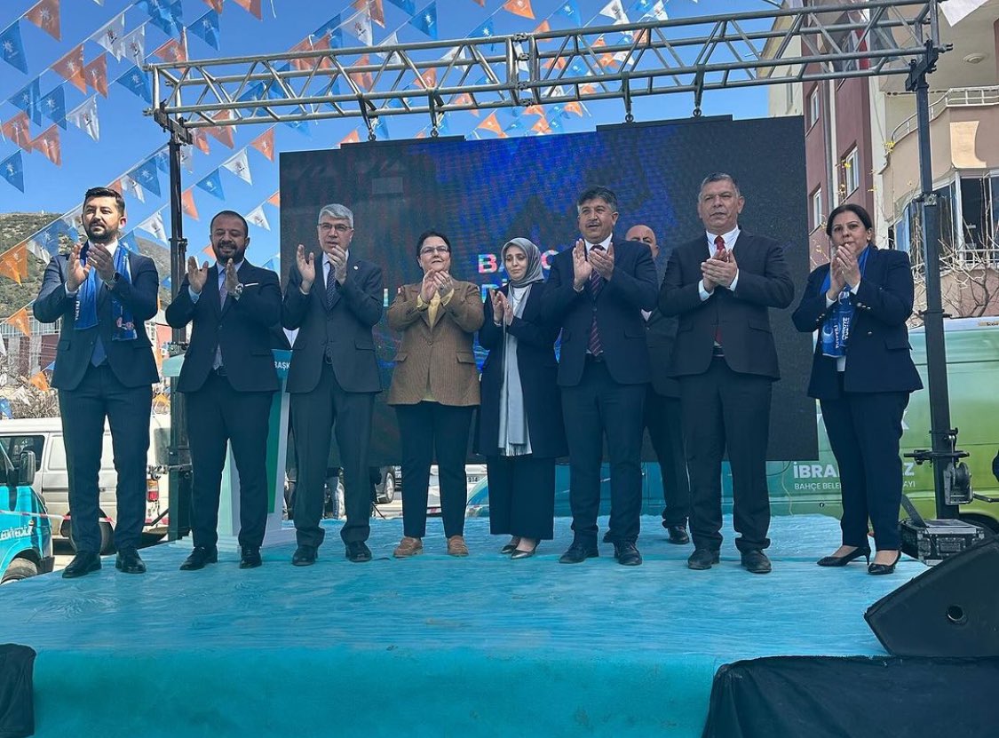 deryayanikashb's tweet photo. 📍Bahçe

Ustalık dönemine hazırlanan Bahçe Belediye Başkanımız sn İbrahim Baz hizmetleriyle hemşehrilerimizin gönlünde taht kurdu. 

Bugün Seçim Koordinasyon Merkezimizin açılışındaki coşku 31 Mart akşamında kutlayacağımız zaferin habercisi gibiydi.

Milletimizden aldığımız güçle, durmak yok yola devam!