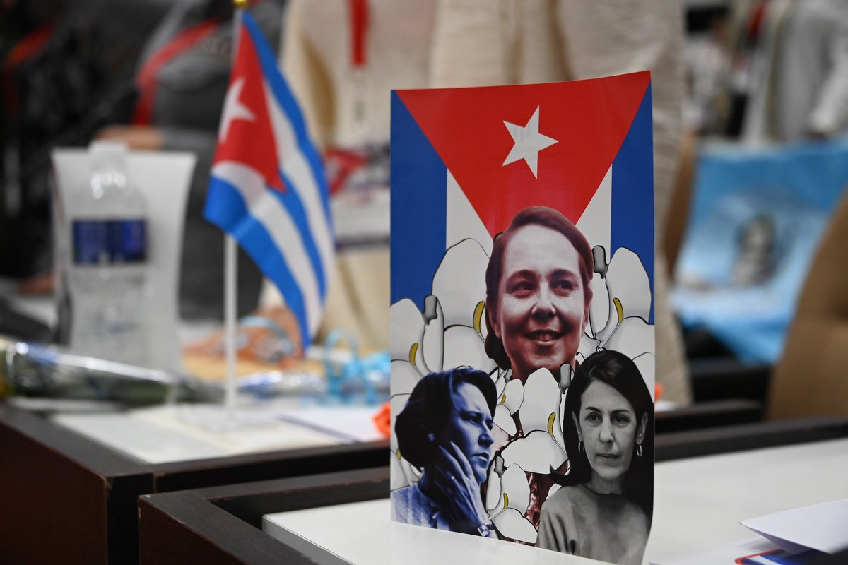 CMKX_English's tweet photo. The conclude session of the 11th Congress of the Federation of Cuban Women (FMC) is taking place  in Havana today, to mark the International Women´s Day.
#FMCCuba 
#MujeresEnRevolución 
#VencedorasDeImposibles https://t.co/8aEEoOdZJH