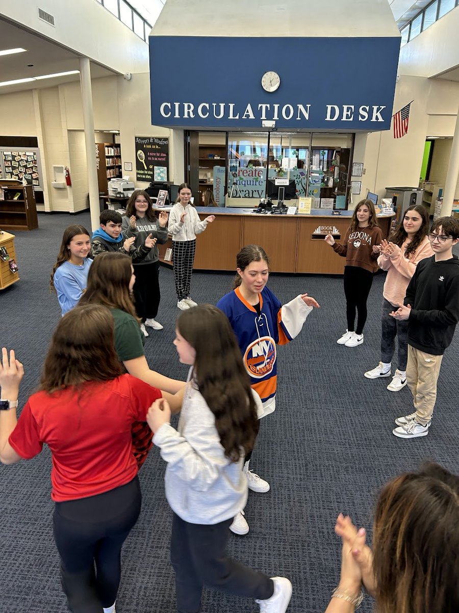 SCSD_AMS's tweet image. Wrapping up World Language Week, Mrs. Barricelli taught her Italian students the Tarantella Napoletana dance! 💃🕺 They&apos;ll be the life of every Italian wedding or party! 🎶🇮🇹 #CulturalDance #WorldLanguageWeek 🌍🎉