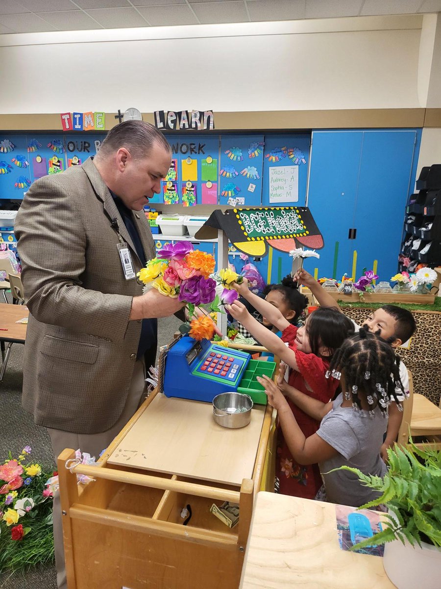 Dr. G is making his rounds! 🚗
Superintendent Gregorski paid a special visit to the BCE Cougars this morning! From engaging with members of Read, Deed, Run to playing with Pre-K students, Dr. G brought smiles and excitement wherever he went. 
#DrGVisitsMe #InspiringExcellence