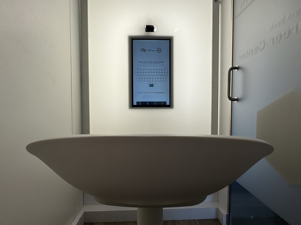 GeorgiaTech's tweet image. A professional headshot booth has opened up in the John Lewis Student Center on Georgia Tech&apos;s campus. The Iris Headshot Photo Booth condenses a full studio into a modern 20 square foot space with lighting and an automated interface. The booth is free for students 📸👔💯