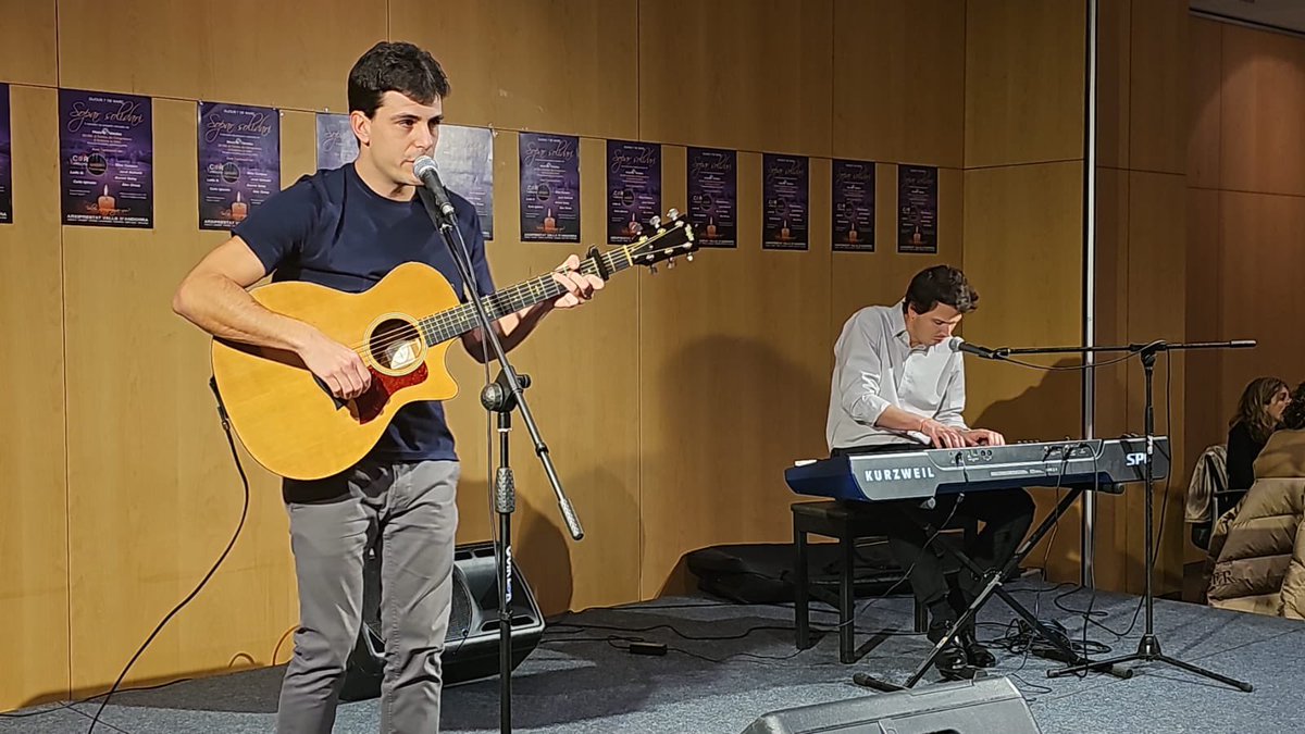 Ahir, al sopar solidari de <a href="/mansunides/">Mans Unides Barcelona</a> al Centre de congressos d’Andorra la Vella 🙏🎸