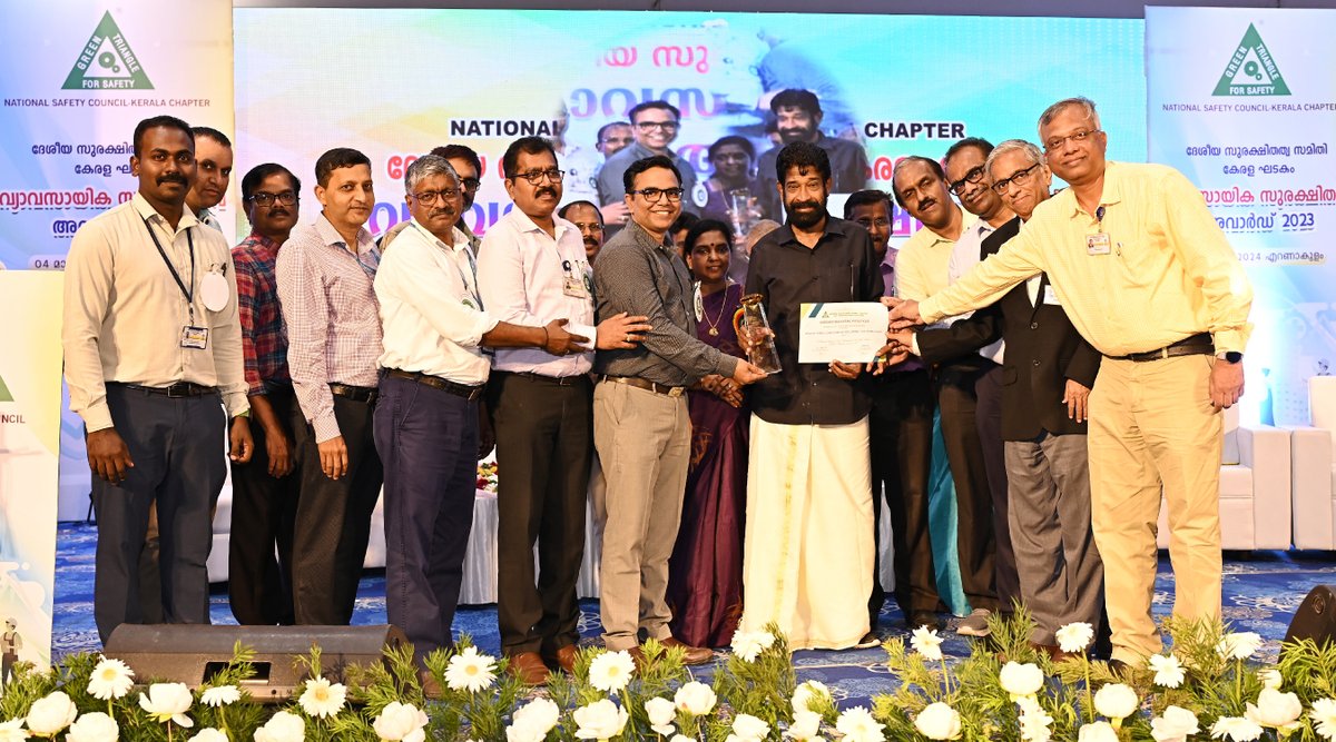 #BPCL #KochiRefinery bags National Safety Award for Large Scale Industries. The NSC (Kerala Chapter) Award was presented by K Chandran Pillai, Chairman, Greater Cochin Development Authority to C Rajeev, CGM (Operation), S Sriram, CGM ( ENgg &AS) and Mathew P Thomas, GM(HSE i/c