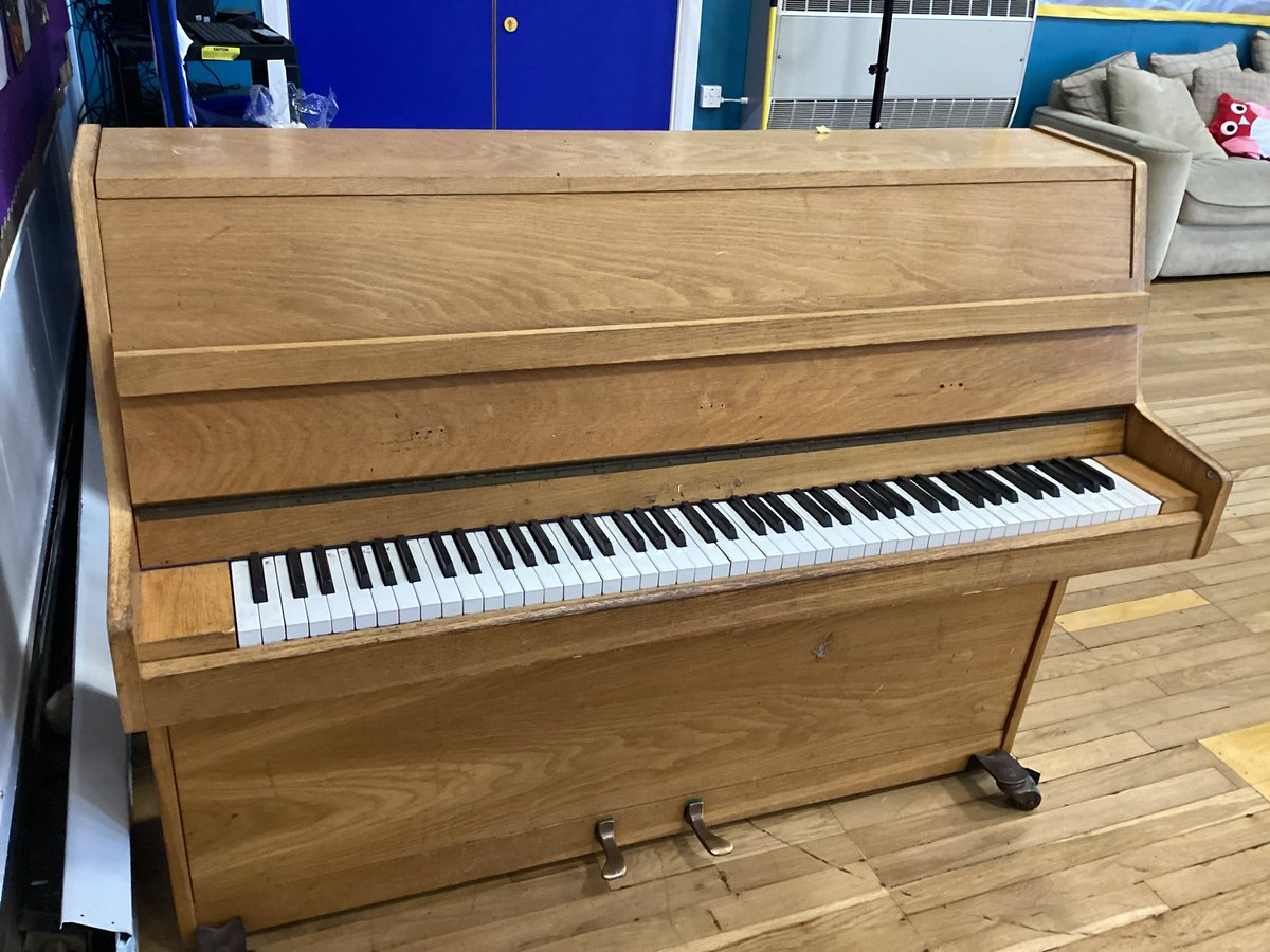 Eeeeeek! Look what’s arrived! To magpie <a href="/MrsPegman/">Mrs Pegman</a>’s simile, I’m absolutely ’BUZZING like a fridge’ at our piano🎹🤩<a href="/simonsideschool/">Simonside Primary</a>