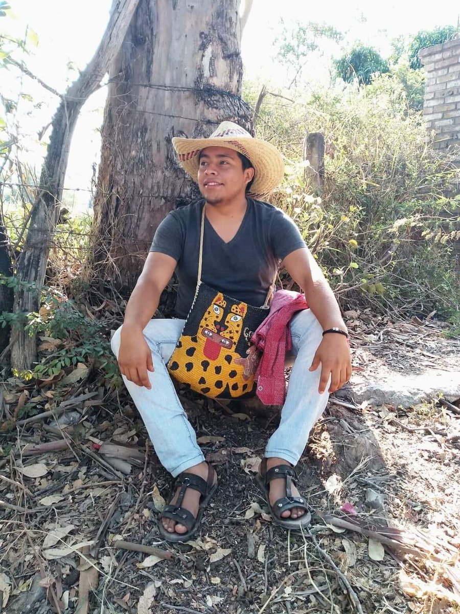 El nombre correcto del normalista rural de Ayotzinapa asesinado por la policía en la salida de Chilpancingo rumbo a Tixtla es Yanqui Kothan Gómez Peralta. La 📸fue compartida por la señora Lilia Vianey Gómez. Ella exige que se le devuelva el celular de su hijo