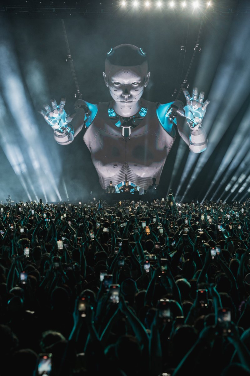 Real Time tweet media