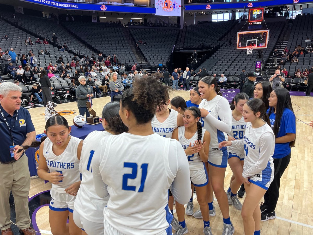 SBemisOnline's tweet photo. Caruthers makes history with state title https://t.co/n2peCXTeBD 
@BbCaruthers https://t.co/PnUBgy6xMQ