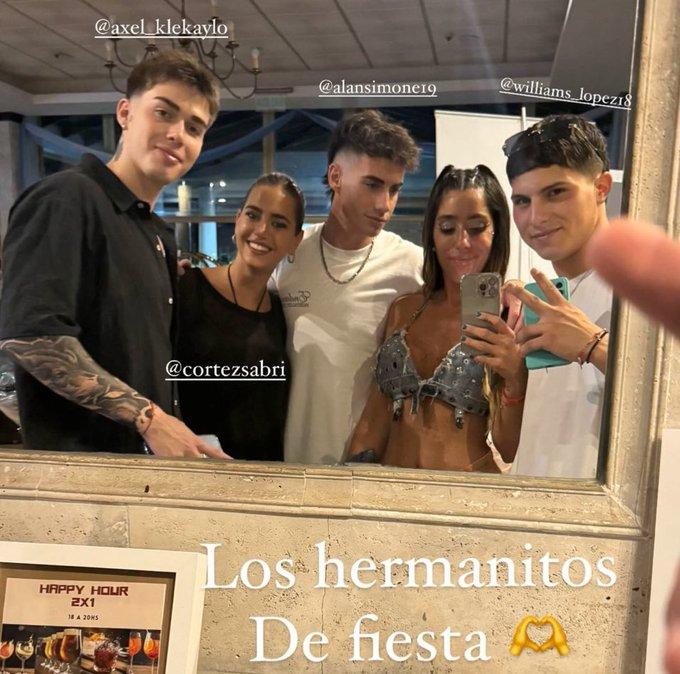 aarontsuarez's tweet photo. me sorprende que la gente siga atacando a CATA cuando SIEMPRE demostró ser funcional al show.
CATA se fue por su carácter fuerte pero, estando afuera, incluyó, ayudó y aconsejó a TODOS los participantes que se iban yendo de la casa. literalmente, en la casa, se peleó con AXEL, WILLIAMS, SABRINA y salían juntos TODOS los findes, subían historias juntos y hasta hacían vivos demostrando que se llevaban bien,

CATA no es mala mina, entró a un reality y está dando lo que el público pide: CONTENIDO, PELEAS Y SHOW.

al que le moleste que cambie de canal...

#GranHermano
