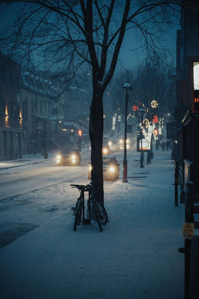 A classic Montréal scene. 💙

📷 Thomas Lardeau #montreal #sundayvibes