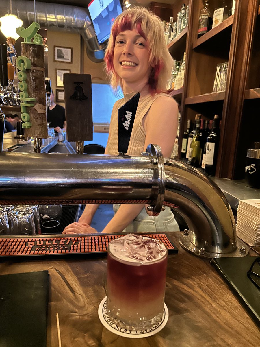 Susiebondgirl's tweet photo. Ok, so my custom cocktail matches the hair ⁦@HOP_TO⁩. Just saying..#Internationalwomensday https://t.co/FsxHYQgY5k