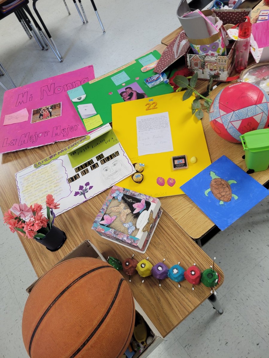 Where there is a woman, there is magic 💫
Donde hay una mujer hay magia ✨️
Students project representing their favorite women! So creative #HappyInternationalWomensDay
#DiaInternacionalDeLasMujeres 
<a href="/StehlikES_AISD/">Stehlik Elementary</a>