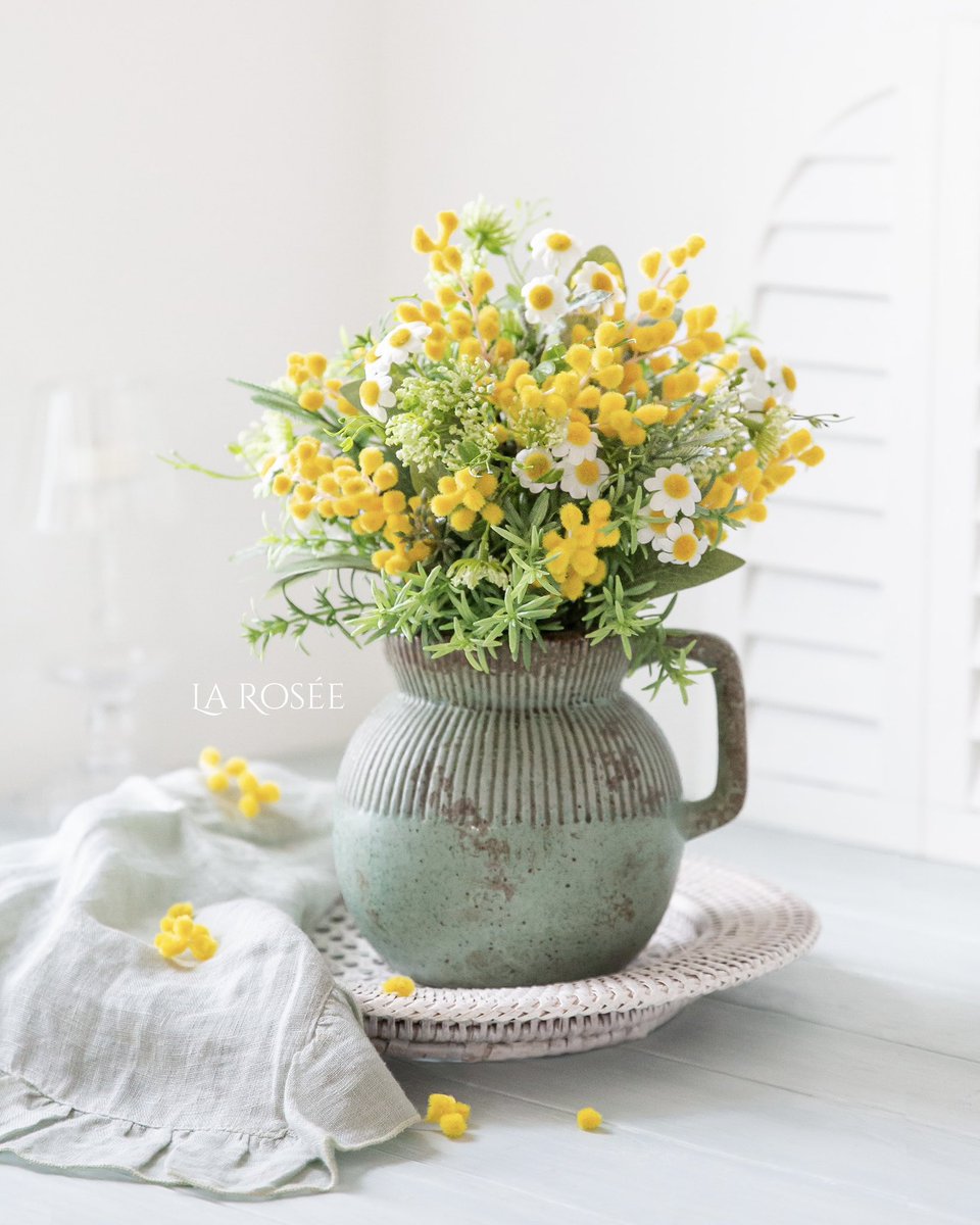 laroseeflower's tweet photo. Mimosa For You 💛

#ミモザ #春 #フラワーギフト
#spring #flowergift #mimosa https://t.co/E2h17GmZhx