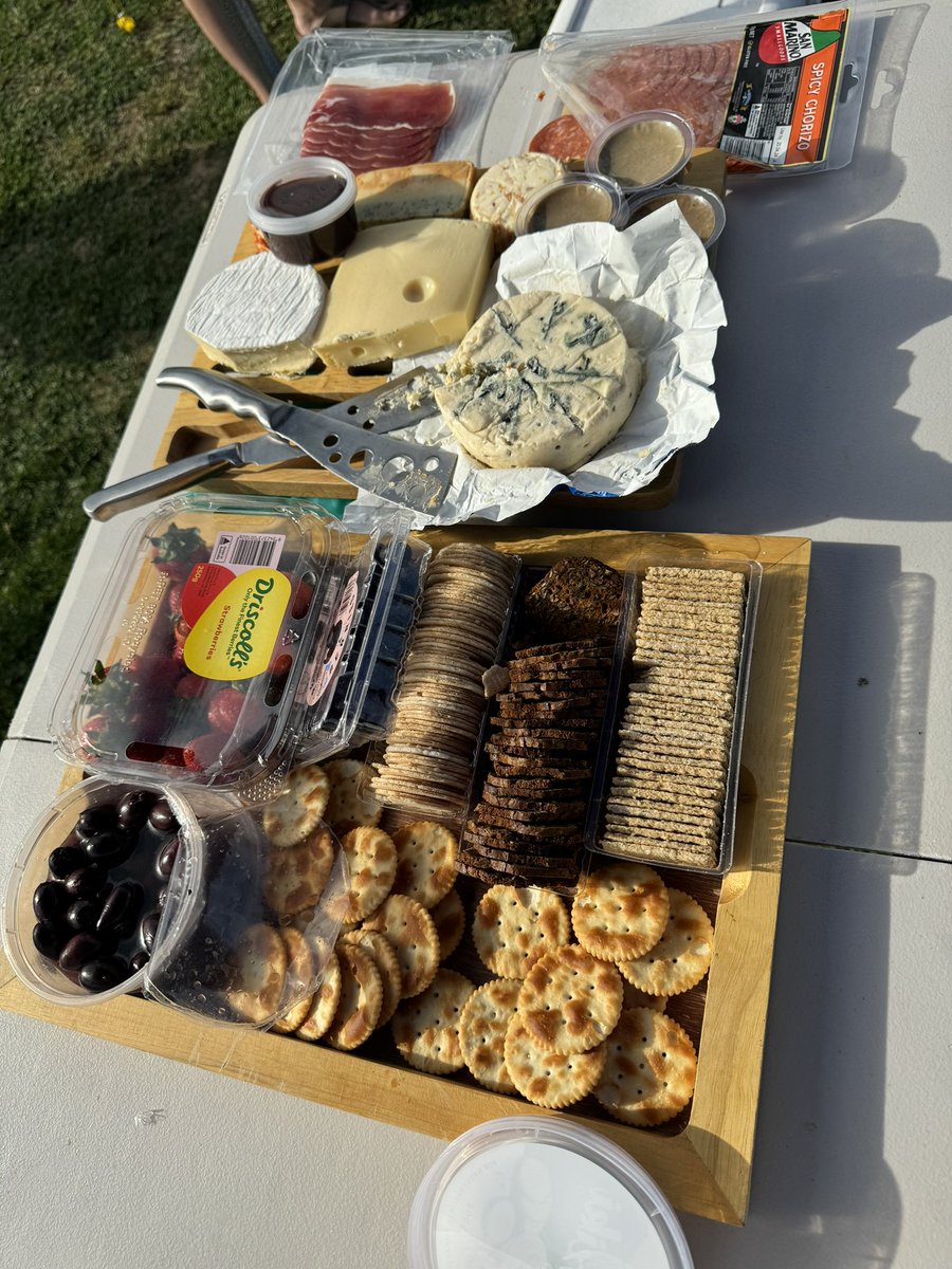 It’s a beautiful day for a cricket grand final 🏏🧀🎈 #juniorcricket