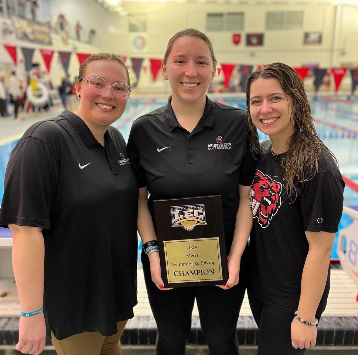 BSUSwimandDive's tweet photo. #InternationalWomansDay #BSUBears #bsuswimanddive 🐻🏊🏻‍♀️❤️ https://t.co/HrZWys1qgk