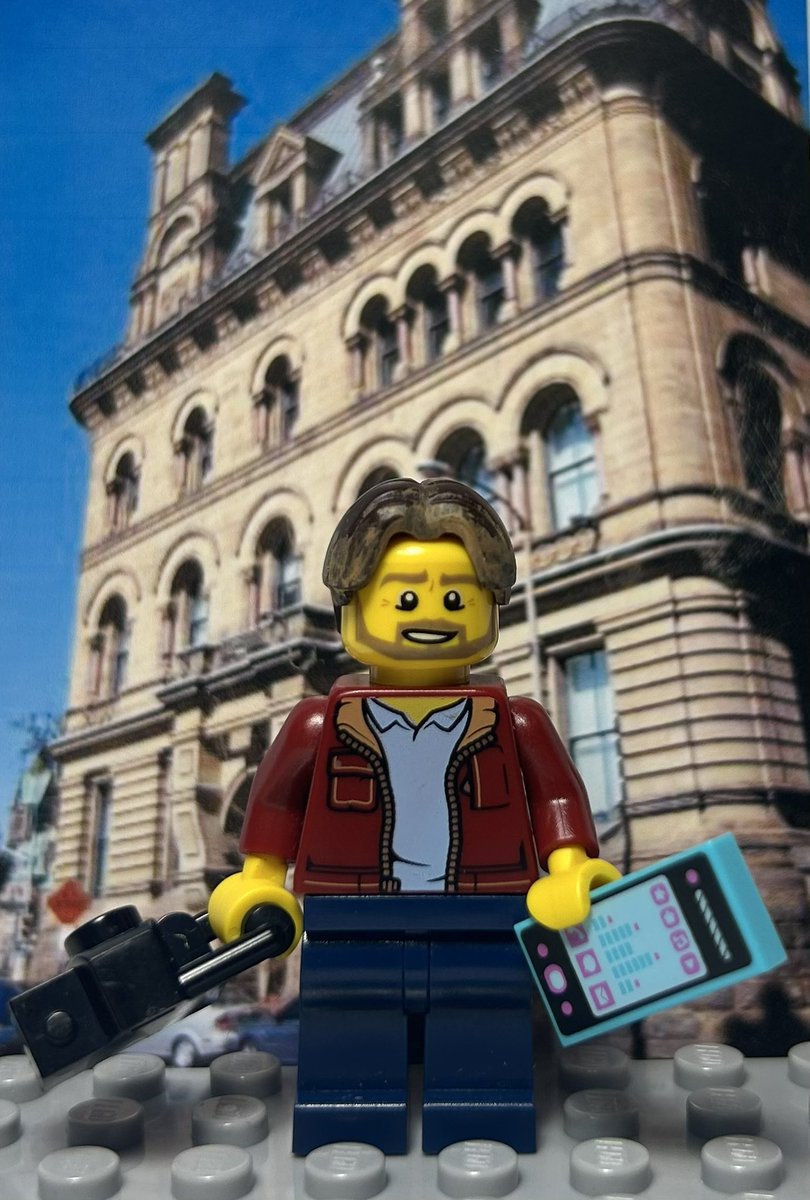 PoliLego's tweet image. Our LEGO salute to the tireless Riley Lange (@RileyLange), Lead Digital &amp;amp; Creative Coordinator for @JustinTrudeau, who previously worked for @CathMcKenna, as he marks his last day working in PMO today (and loses 6.49 million followers!) #cdnpoli