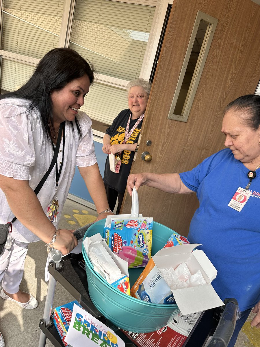 We ended the day with a much needed cool treat to start #SpringBreak2024 @BlackES_AISD! Enjoy your week off teachers. @nparedes2000