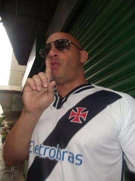 futnostalgico's tweet photo. Vin Diesel com a camisa do @VascodaGama em 2011.

Nostálgico! https://t.co/CeVX2A5Rdi