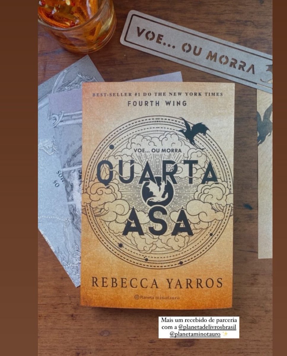 rhystuff's tweet photo. estou. indignada. 
parceiros da planeta minotauro aparentemente receberam BRINDES e os demais que compraram quarta asa por um valor ABSURDO não receberam NADA, que chacota… se não vai sustentar a demanda, pra que pegar pra fazer feio hein https://t.co/K32UUxSdmn