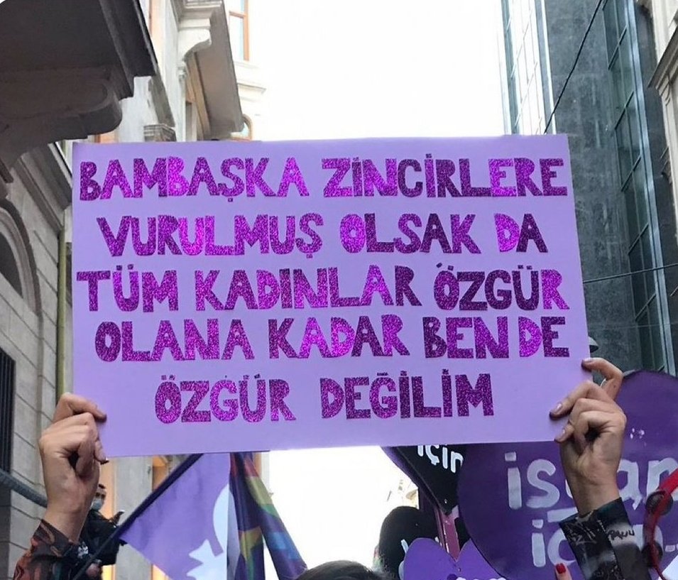 bonesofdionysos's tweet photo. çok güzelsiniz 💜 #FeministGeceYürüyüşü https://t.co/QhCrV4GKhn
