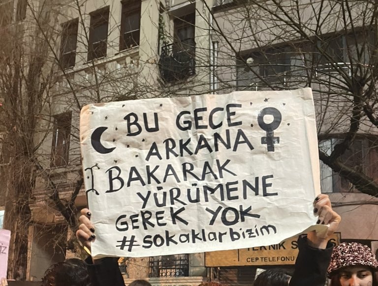 bonesofdionysos's tweet photo. çok güzelsiniz 💜 #FeministGeceYürüyüşü https://t.co/QhCrV4GKhn