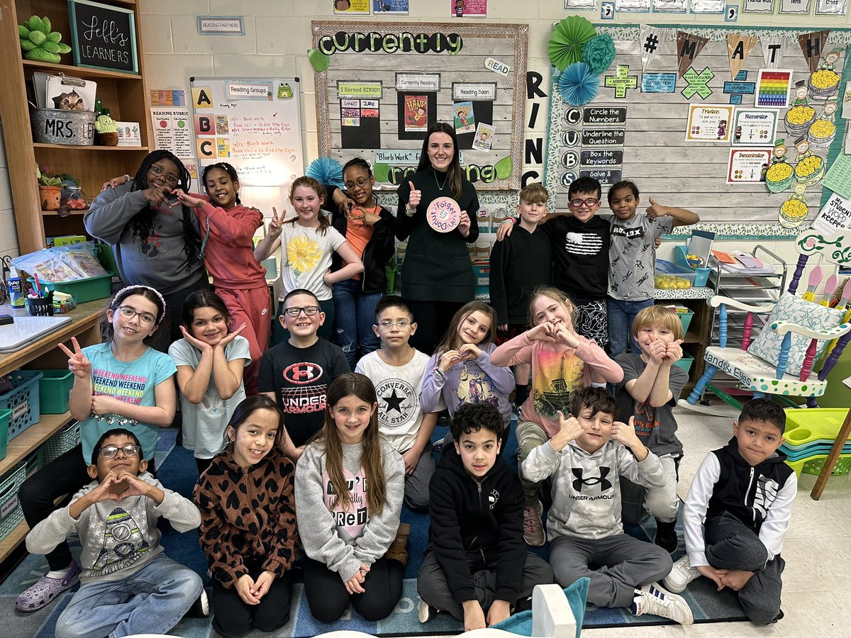 Best of luck to our student teacher, @A_oppedisano22 as she moves on to her new placement at Howitt! We are going to miss her so much!! 😘😥 We know your new students are going to love you just as much as we do! 💚💚💚@WWP_Dalers
