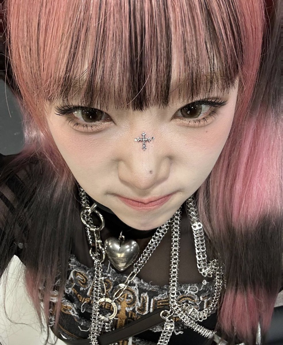 choi yena pics tweet media