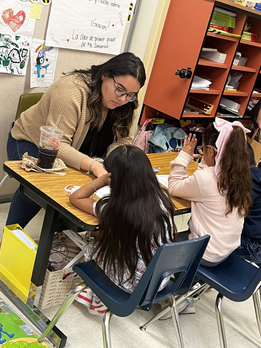 OakCrestStinger's tweet photo. Our UTSA teacher residents were in their groove today! They are difference makers! @ECISDtweets https://t.co/JLurxv42V1