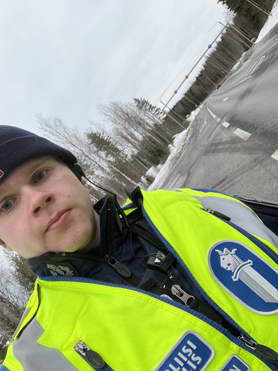 Perjantai-illan aikana valvoimme liikenneturvallisuutta Kuopio - Leppävirta - Varkaus. 🚔

Valvonnassa kirjasimme muutamat sakot mm. rattijuopumuksesta ja ylinopeuksista. 1/4

#poliisi #poliisiIS #liikenne #liikennevalvonta #liikenneturvallisuus #Kuopio #Leppävirta #Varkaus