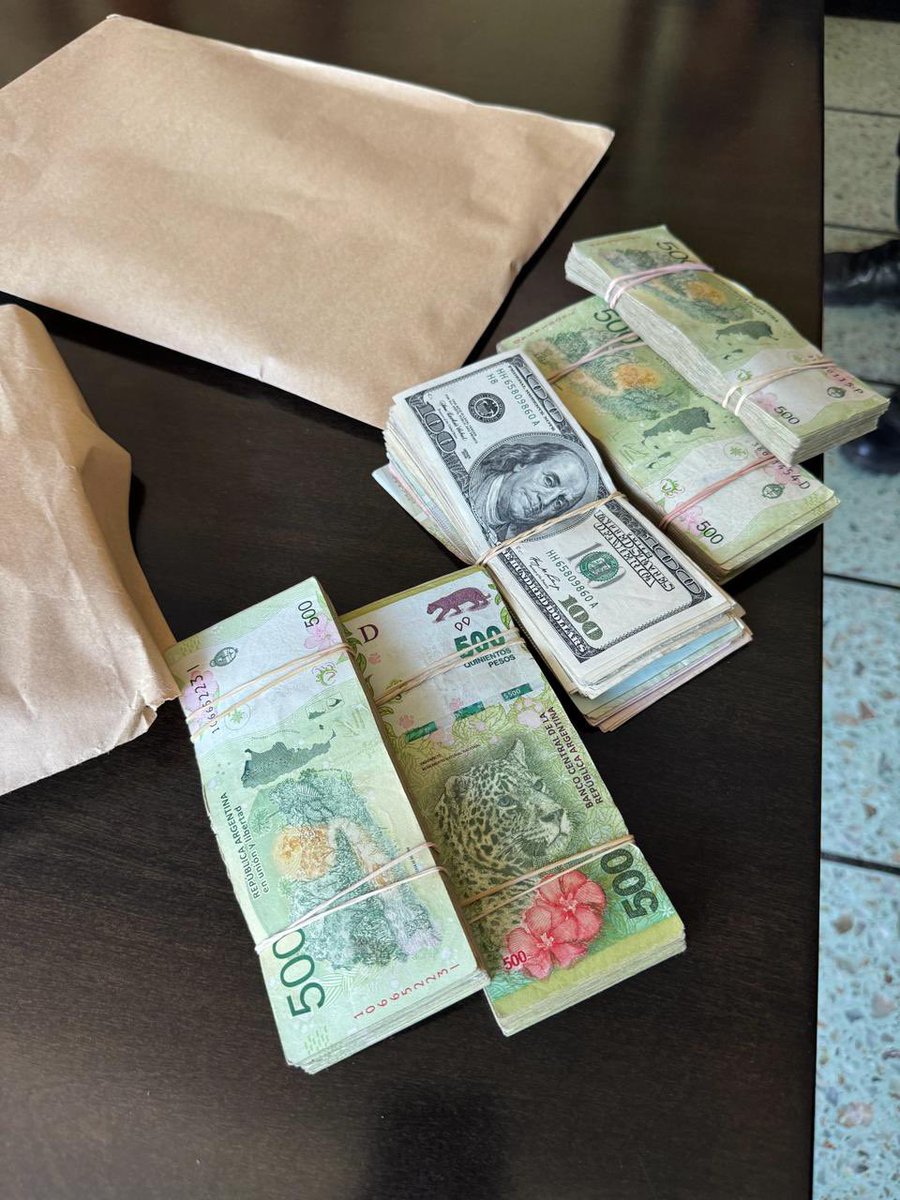 Capturamos a uno de los narcos más buscados de la Argentina. Hoy, en Diamante, tras un gran trabajo del ministro <a href="/nestorroncaglia/">Nestor Roncaglia</a> y de la Policía de Entre Ríos en coordinacion con la Justicia, con varios allanamientos positivos en armas, drogas y dinero en efectivo, se detuvo a