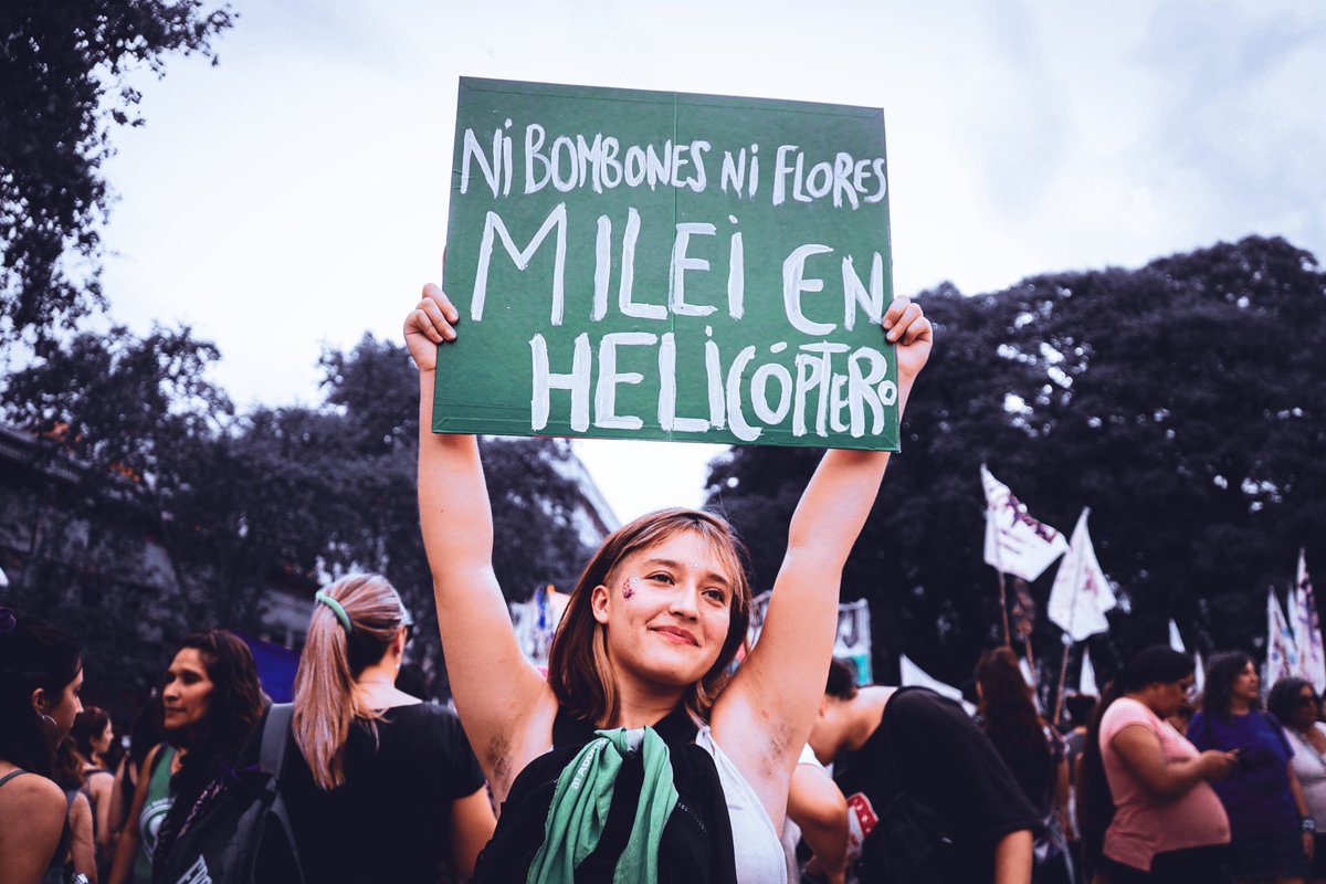 agusustancial's tweet photo. Volví a hacer fotos en la calle💜💜💜💜 les comparto algunas, gracias #8M por devolverme las ganas de hacer fotoperiodismo✨️ https://t.co/S90uu5hyno