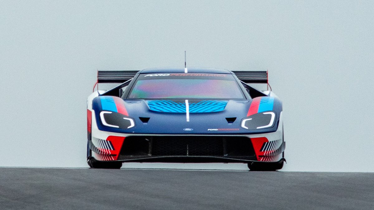 ForgelineWheels's tweet photo. Smoking hot lap. @Multimatic #FordGT #FordGTMkIV sets @COTA record on #centerlock #forgeline #Gurney! https://t.co/OeVbS6dA8b https://t.co/ZV9NJmmEk2