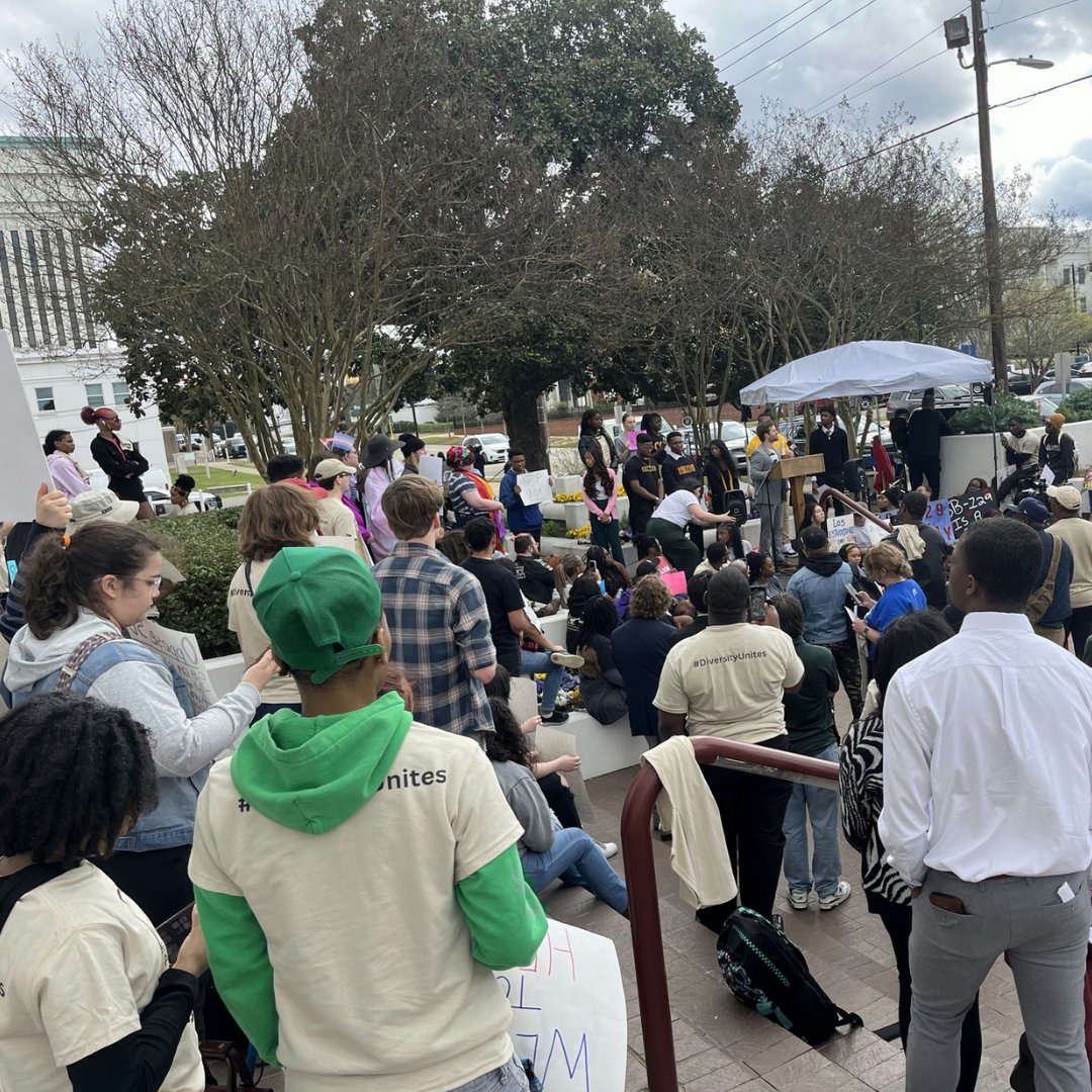 splcaction's tweet photo. Wednesday, the SPLC Action Fund, @staywokesouth, @ACLUAlabama, and student organizers from nearly a dozen colleges and universities in Alabama rallied on the steps of the Alabama State House to oppose #SB129, an anti-diversity, equity, and inclusion bill. #Alabama https://t.co/Cq039EcLQQ