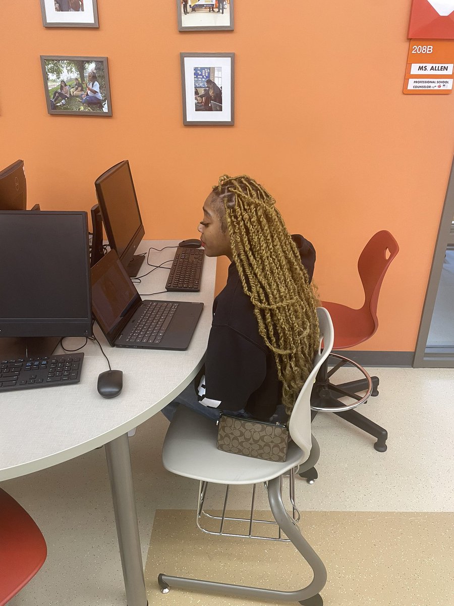🎉 MOCK INTERVIEW DAY was a success! 🎉 Special THANK YOU to all in-person and virtual volunteers who helped make it happen. 

As part of the Mass Media Academy, all students are gearing up for their paid career-ready internships. 
#MassMediaAcademy #InternshipReady 🌟🎥📰