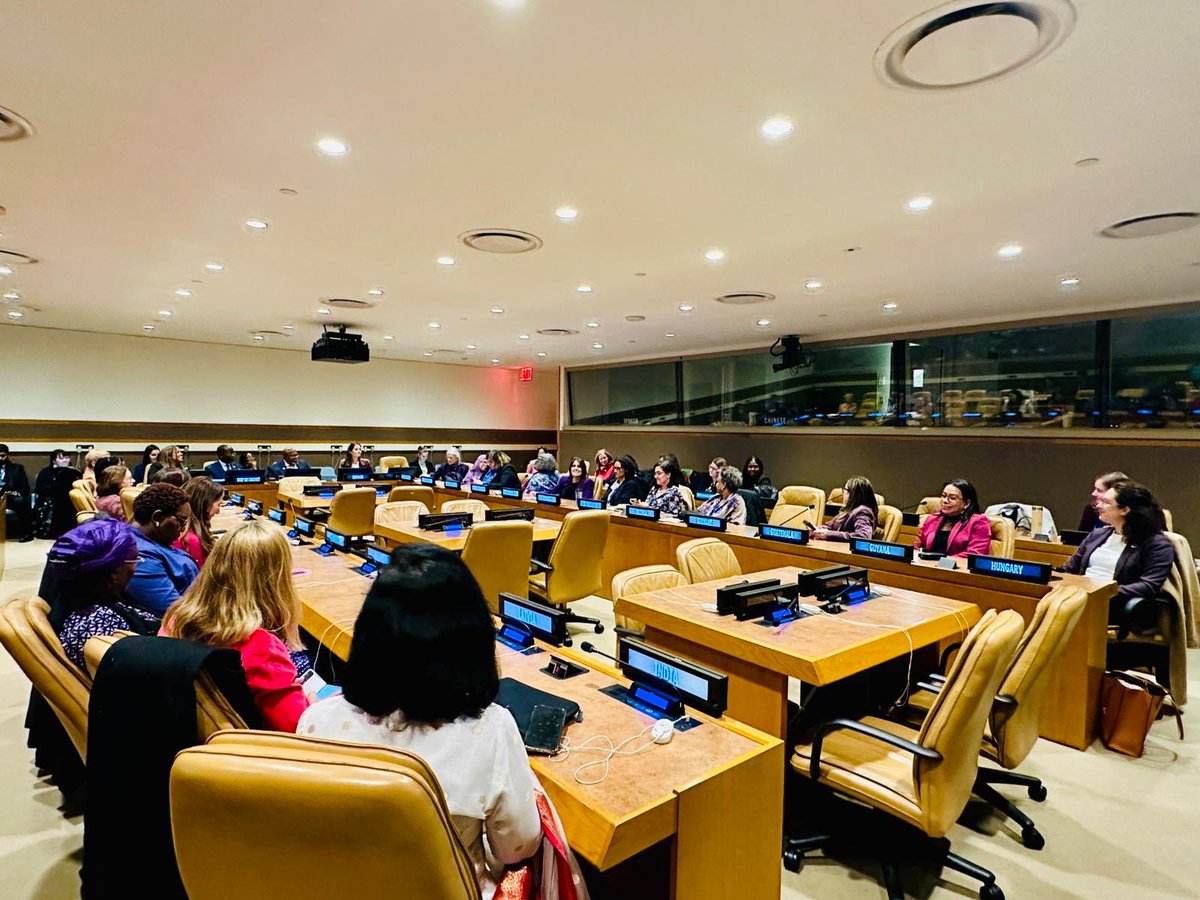 On the occasion of #IWD2024, Amb. @MichailmariaCY 🇨🇾 participated in the informal discussion of the ⭕️ of #women ambassadors to the #UN with the @UN_PGA 🇺🇳, highlighting the role of #men & #boys in achieving #GenderEquality.